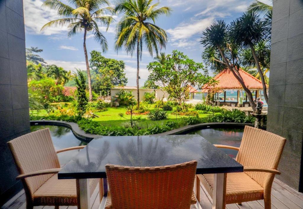 Laprima Hotel Labuan Bajo Dış mekan fotoğraf